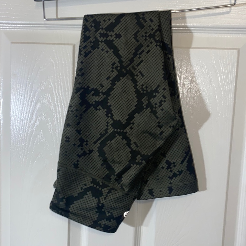 Lululemon Wunder Under Crop III *Full-On Ziggy Snake Fatigue Gator Green 4